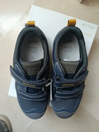 Zapatos Geox t.33 sin estrenar, en tienda valen 55