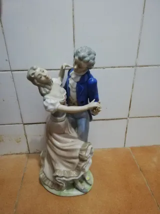 Figura cerámica pareja bailando