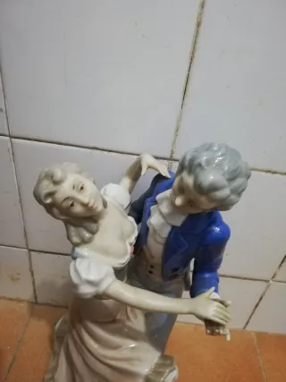 Figura cerámica pareja bailando
