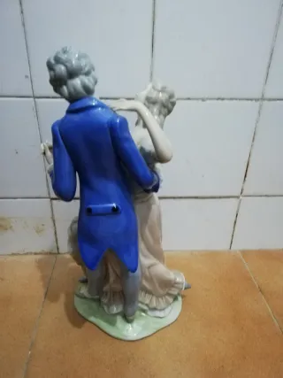 Figura cerámica pareja bailando