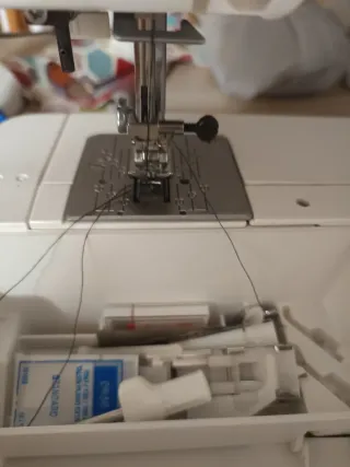 Máquina de coser Elna Explore 240