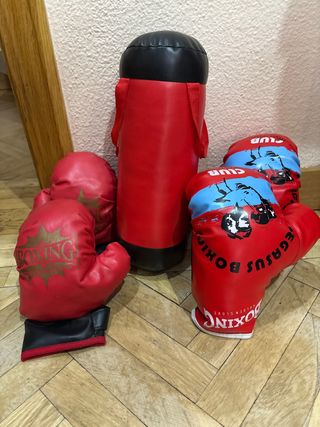 Saco boxeo y 2 pares de  guantes niño/a