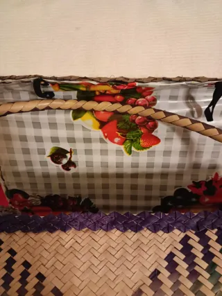 Cesta de paja tejida artesanal vintage