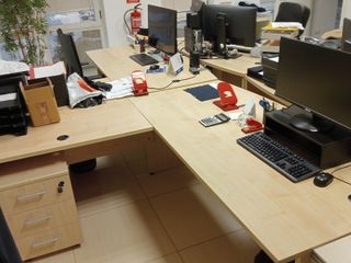 Escritorios Mesas de oficina con alas y cajoneras