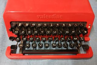 Macchina da scrivere Olivetti Valentine Rossa