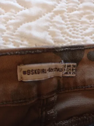 Pantalón pitillo camuflaje