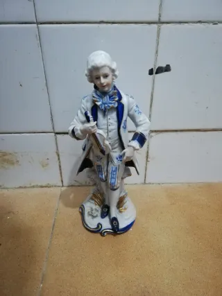 Figura de cerámica músico violinista