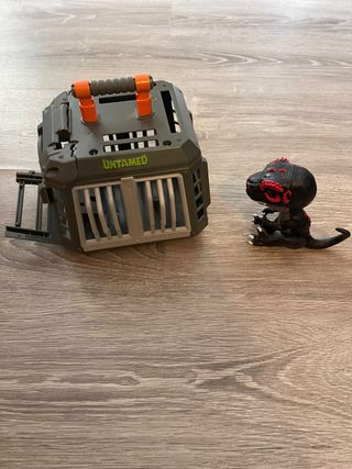 Jaula y dinosaurio Untamed