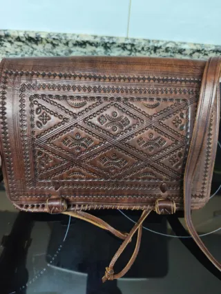Bolso de cuero artesanal