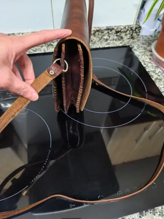 Bolso de cuero artesanal