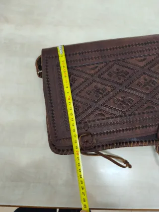 Bolso de cuero artesanal