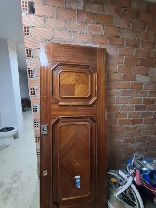 Puerta madera maciza