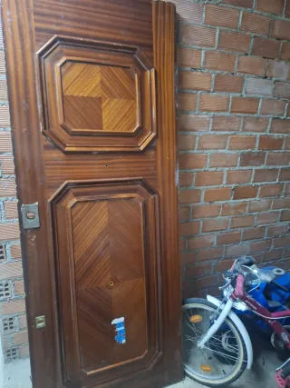 Puerta madera maciza