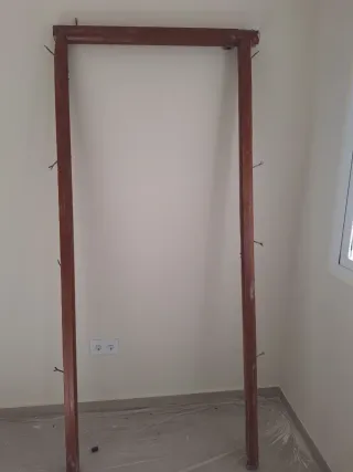 Puerta madera maciza