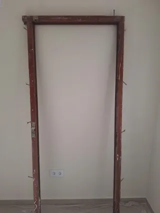 Puerta madera maciza