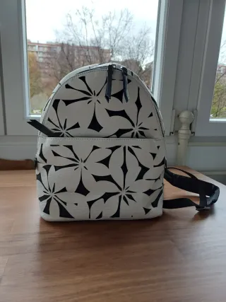 Mochila Desigual Flores Blanco y Negro
