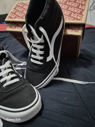 Zapatillas Vans Altas Negras y Blancas