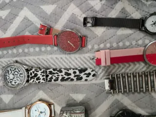 Cada uno a dos euros No llevan pila Funcionan