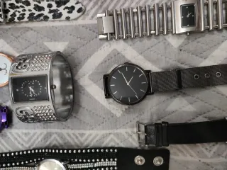 Cada uno a dos euros No llevan pila Funcionan