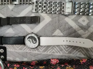 Cada uno a dos euros No llevan pila Funcionan