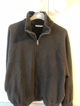 Sudadera Zara gris cremallera