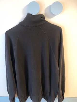 Sudadera Zara gris cremallera