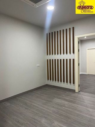 Local comercial en alquiler en Ensanche - Sar en Santiago de Compostela