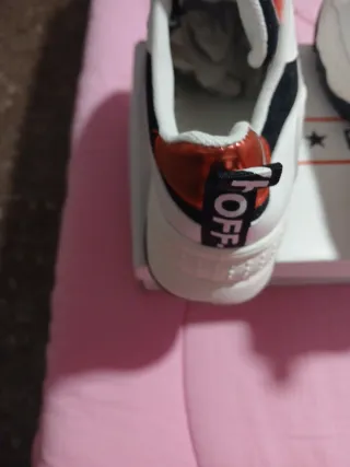 Zapatillas Unisex Blancas y Rojas