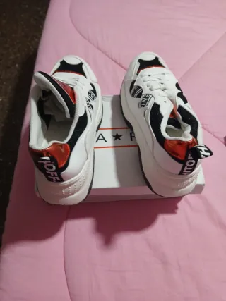 Zapatillas Unisex Blancas y Rojas