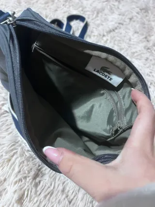 Borsa tracolla Lacoste unisex blu e bianca