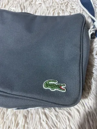 Borsa tracolla Lacoste unisex blu e bianca