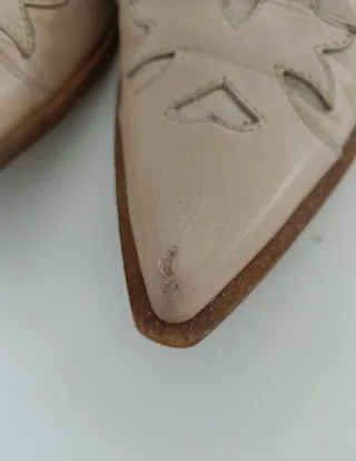 Zapatos de piel crema estilo botín