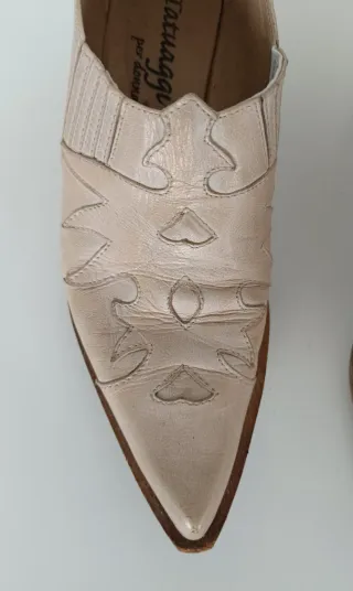 Zapatos de piel crema estilo botín