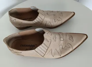 Zapatos de piel crema estilo botín