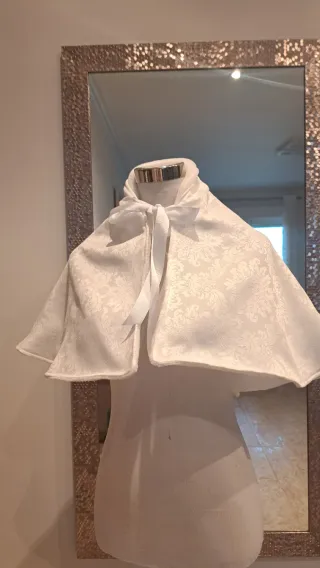 Capa Brocada Blanca Niña