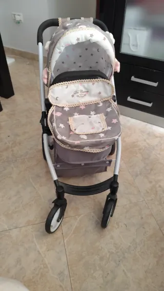 Carrito de muñecas gris con estrellas