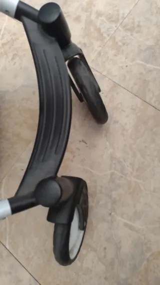 Carrito de muñecas gris con estrellas