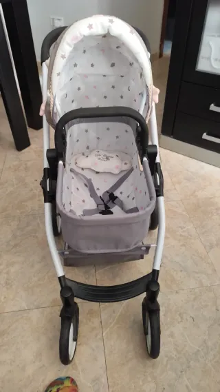Carrito de muñecas gris con estrellas