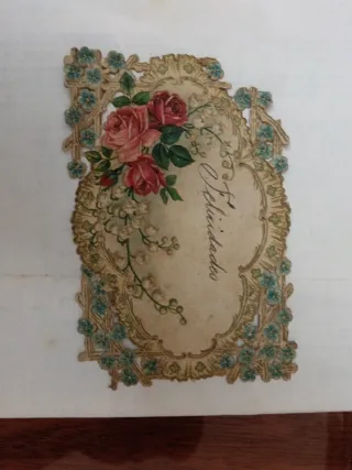 Tarjeta antigua con rosas y flores