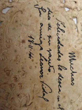 Tarjeta antigua con rosas y flores