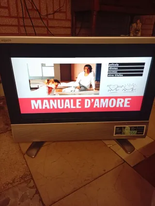 Televisión Sharp Aquos Negra y Plateada