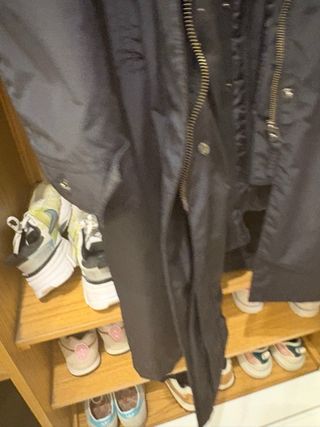 Plumas negro largo con doble cremallera.