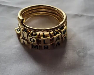 Pulsera Bimba y Lola con letras doradas