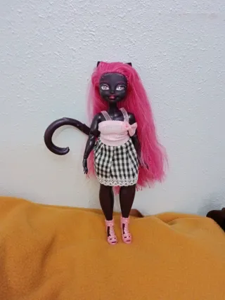 Preciosa muñeca Monster High Catty Noir.