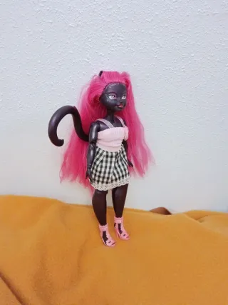 Preciosa muñeca Monster High Catty Noir.