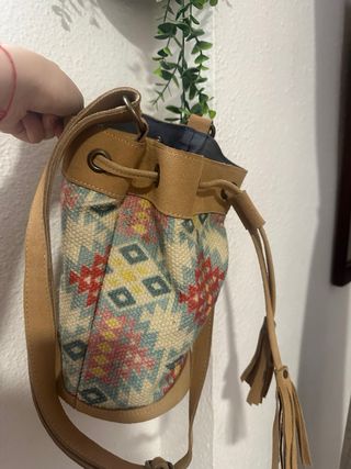 Bolso tipo saco piel étnico