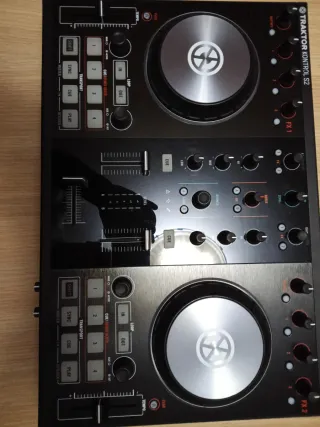 Controlador DJ Traktor Kontrol S2 MK2