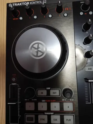 Controlador DJ Traktor Kontrol S2 MK2