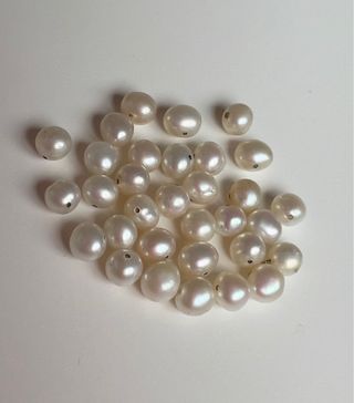 Perlas cultivadas color blanco/crema.