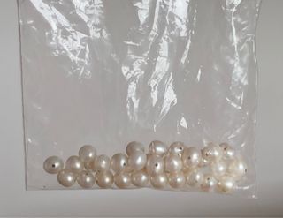 Perlas cultivadas color blanco/crema.